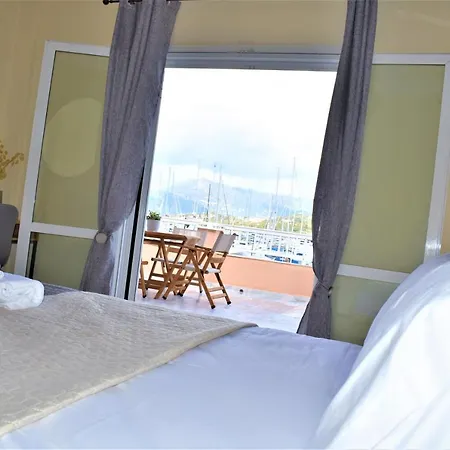 Christina's * Kontokali