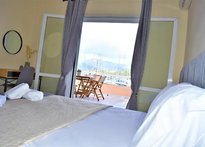 Christina's * Kondókali