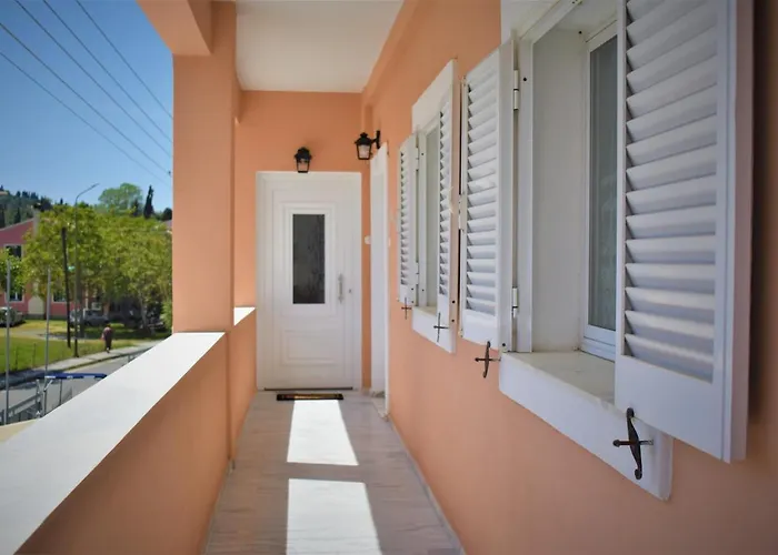 Christina's * Kondókali